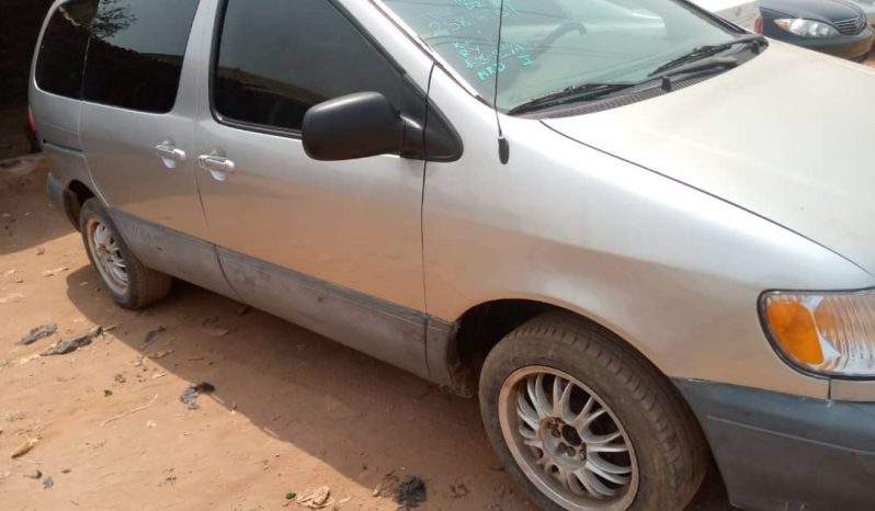 Toyota Sienna series 2008 full