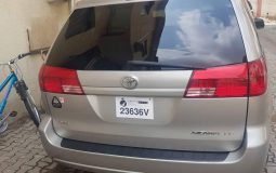 Toyota Sienna 2004