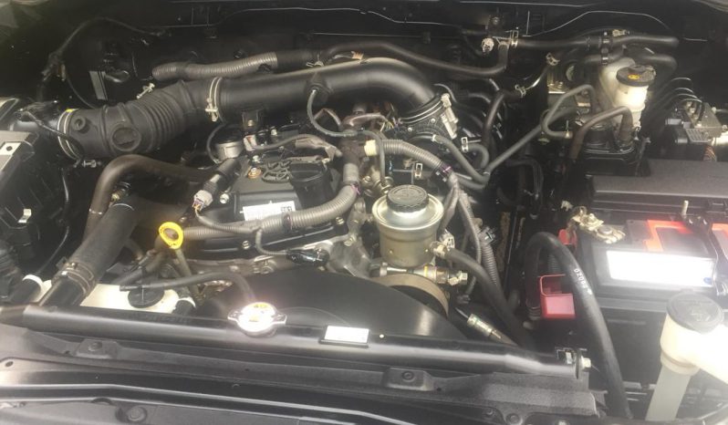 Toyota Hilux SR5 black 2018 full