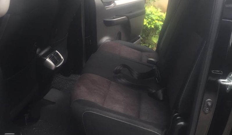 Toyota Hilux SR5 black 2018 full