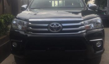 Toyota Hilux SR5 black 2018 full