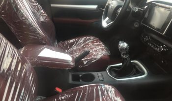 Toyota Hilux SR5 black 2018 full